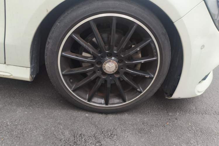 Used Mercedes-Benz CLA 2016 Facelifted CLA 200 Stylish Edition Right Front Wheel Hub