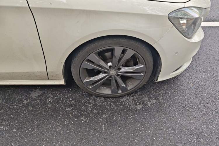Used Mercedes-Benz CLA 2016 CLA 200 Sport Edition Right Front Wheel Hub