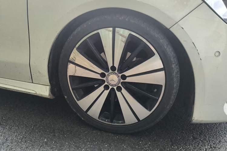 Used Mercedes-Benz CLA 2016 Facelifted CLA 200 Stylish Edition Right Front Wheel Hub