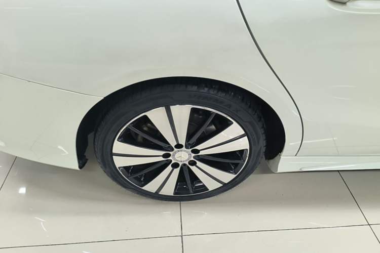 Used Mercedes-Benz CLA 2016 Facelifted CLA 200 Stylish Edition Right Rear Wheel Hub