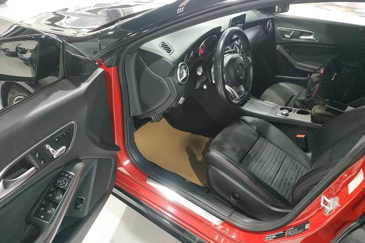Used Mercedes-Benz CLA 2017 CLA 220 4MATIC Interior 3