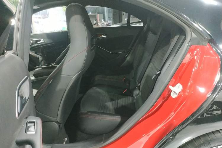 Used Mercedes-Benz CLA 2017 CLA 220 4MATIC Interior 4
