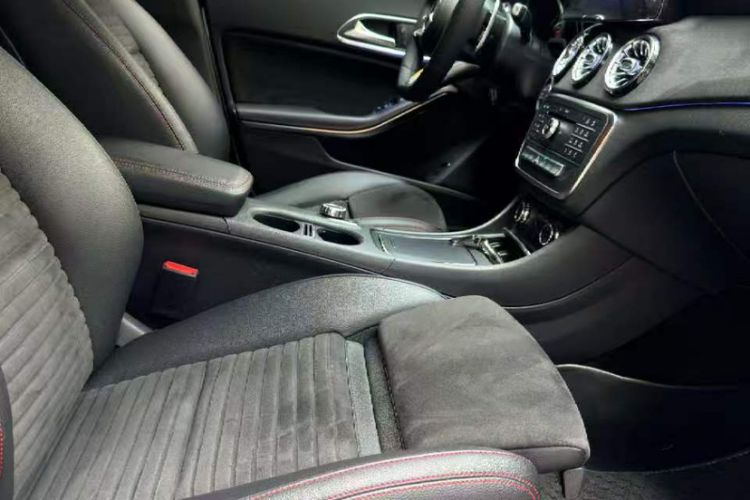 Used Mercedes-Benz CLA 2017 CLA 220 4MATIC Interior 5