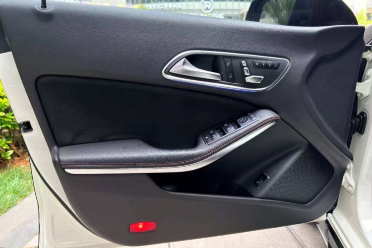 Used Mercedes-Benz CLA 2017 CLA 220 4MATIC Interior 7