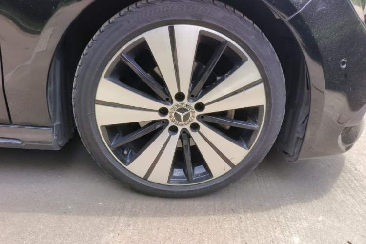 Used Mercedes-Benz CLA 2017 Facelifted CLA 200 Stylish Edition Right Front Wheel Hub