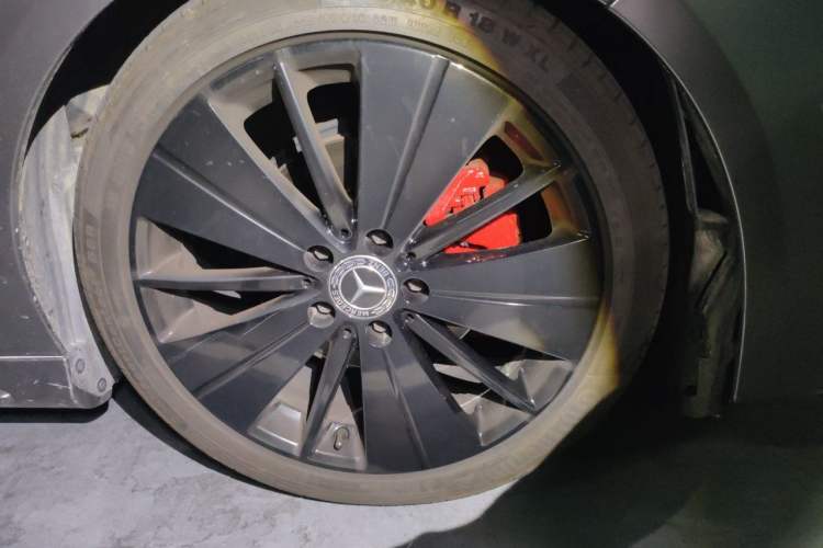 Used Mercedes-Benz CLA 2017 Facelifted CLA 200 Stylish Edition Right Front Wheel Hub