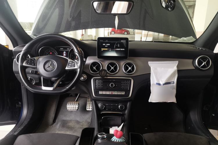 Used Mercedes-Benz CLA 2017 Refreshed CLA 220 4MATIC Center Console