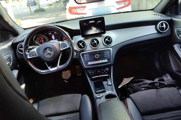 Used Mercedes-Benz CLA 2017 Refreshed CLA 220 4MATIC Center Console