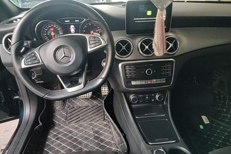 Used Mercedes-Benz CLA 2017 CLA 220 4MATIC Center Console