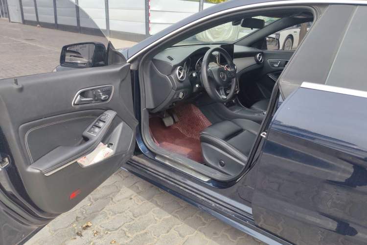 Used Mercedes-Benz CLA 2017 Facelifted CLA 200 Stylish Edition Driver Seat
