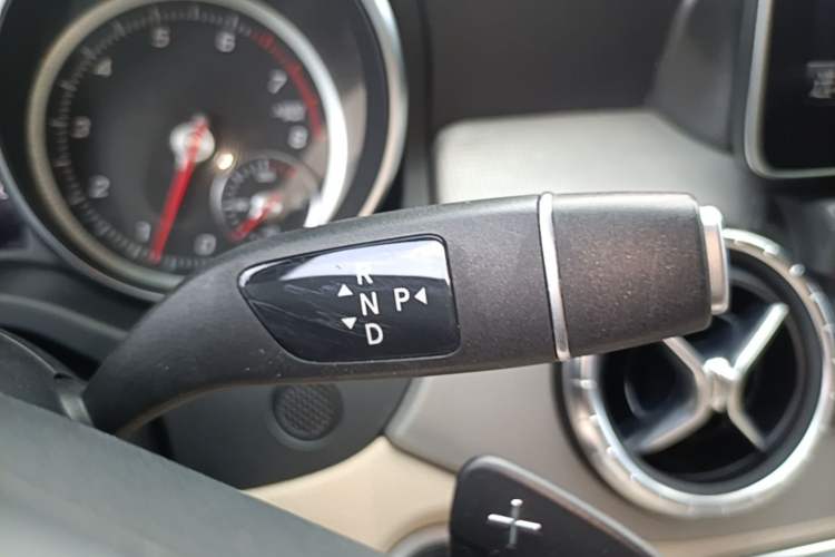 Used Mercedes-Benz CLA 2017 Refreshed CLA 200 Sport Edition Gear Lever