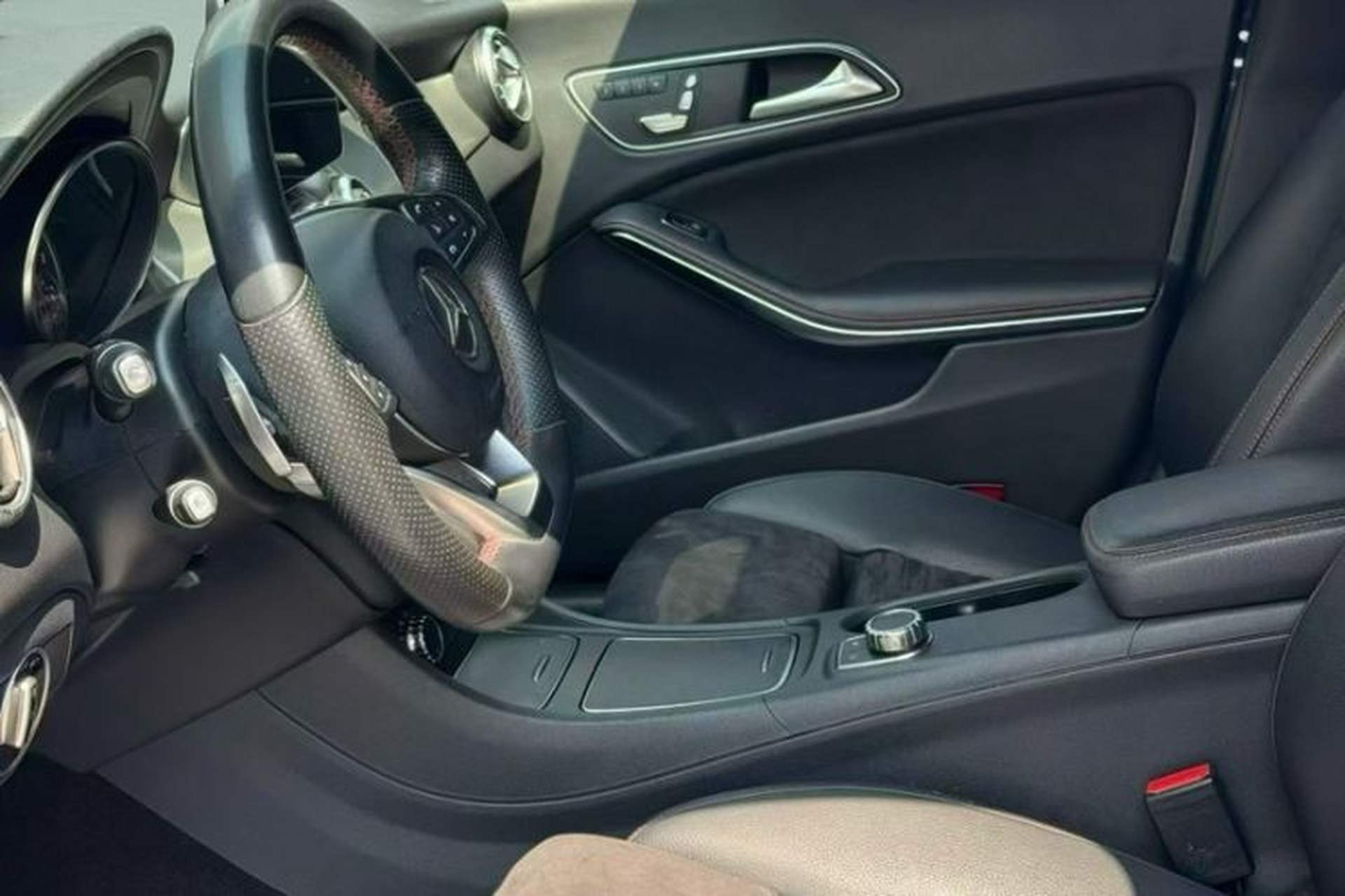 Used Mercedes-Benz CLA 2017 CLA 220 4MATIC Interior 2