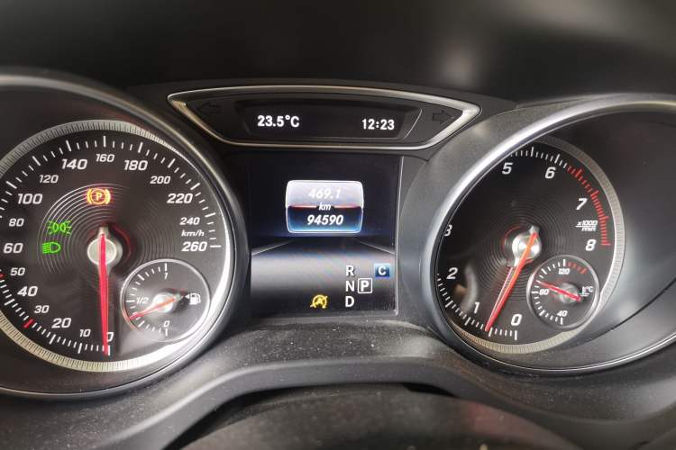 Used Mercedes-Benz CLA 2017 Refreshed CLA 220 4MATIC Odometer Close Up