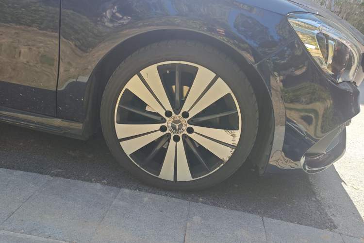 Used Mercedes-Benz CLA 2017 Facelifted CLA 200 Stylish Edition Right Front Wheel Hub