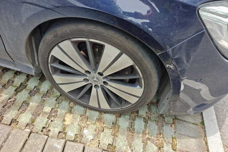 Used Mercedes-Benz CLA 2017 Facelifted CLA 200 Stylish Edition Right Front Wheel Hub