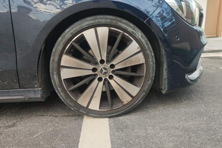 Used Mercedes-Benz CLA 2017 Facelifted CLA 200 Stylish Edition Right Front Wheel Hub