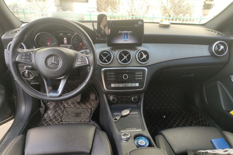 Used Mercedes-Benz CLA 2017 Facelifted CLA 200 Stylish Edition Center Console