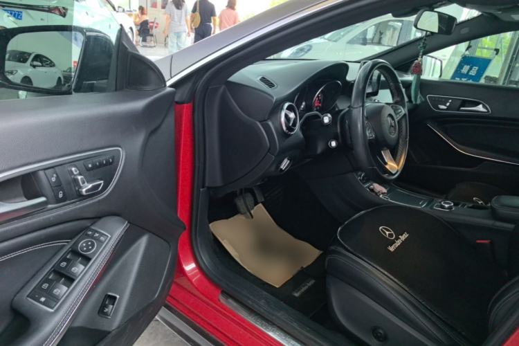 Used Mercedes-Benz CLA 2017 Facelifted CLA 200 Stylish Edition Driver Seat