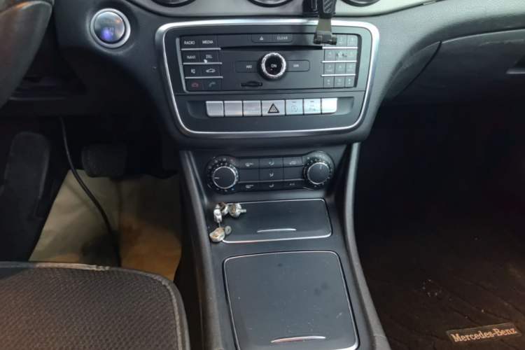 Used Mercedes-Benz CLA 2017 Facelifted CLA 200 Stylish Edition Gear Lever