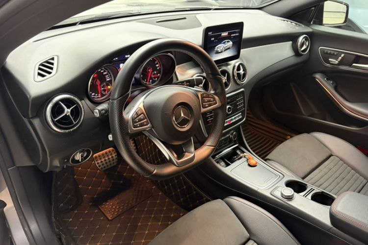 Used Mercedes-Benz CLA 2017 CLA 220 4MATIC Interior 7