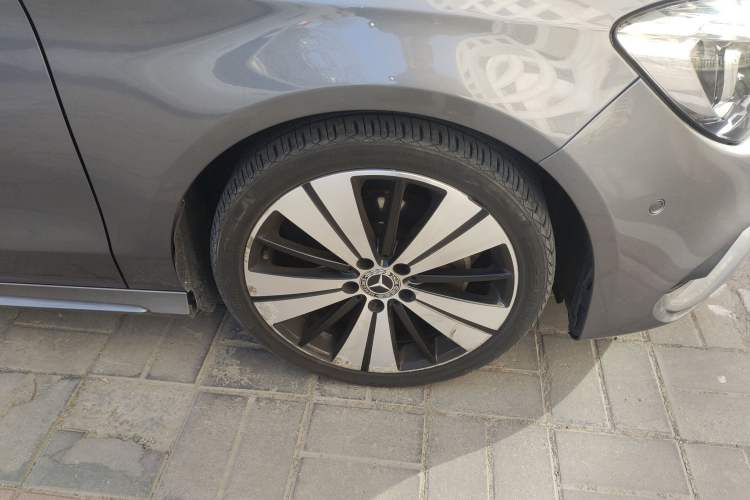 Used Mercedes-Benz CLA 2017 Facelifted CLA 200 Stylish Edition Right Front Wheel Hub