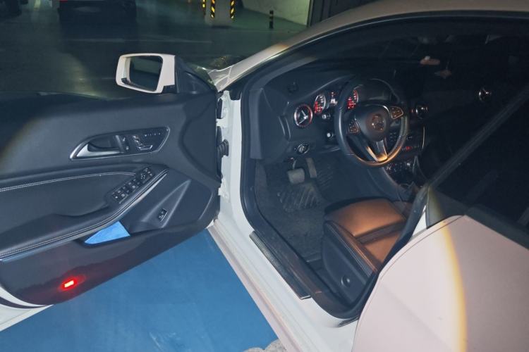 Used Mercedes-Benz CLA 2017 Facelifted CLA 200 Stylish Edition Driver Seat