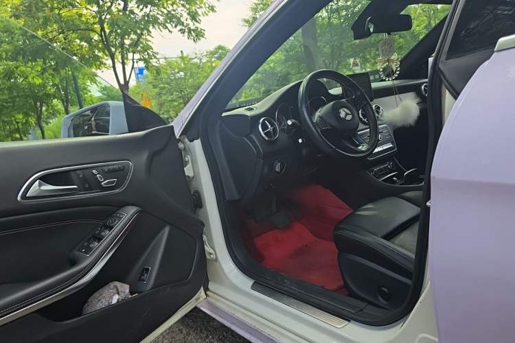 Used Mercedes-Benz CLA 2017 Facelifted CLA 200 Stylish Edition Driver Seat