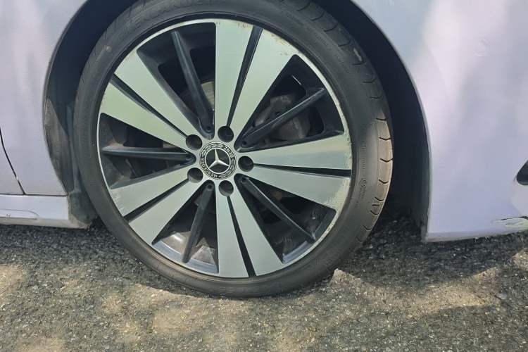 Used Mercedes-Benz CLA 2017 Facelifted CLA 200 Stylish Edition Right Front Wheel Hub