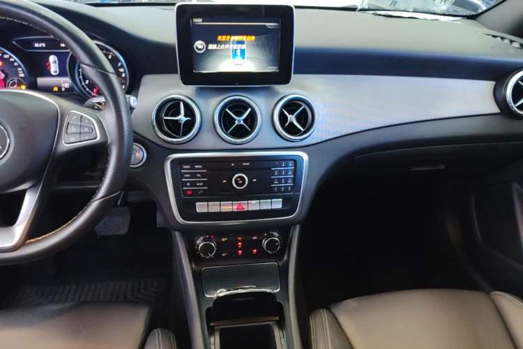 Used Mercedes-Benz CLA 2017 CLA 200 Style Edition Audio And AC Panel