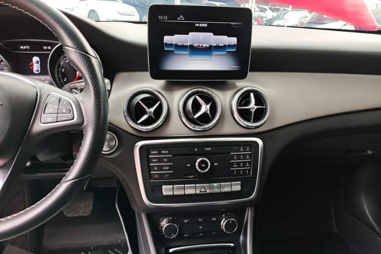 Used Mercedes-Benz CLA 2017 Refreshed CLA 200 Sport Edition Audio And AC Panel