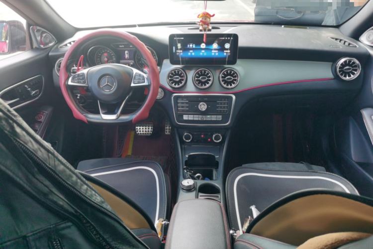 Used Mercedes-Benz CLA 2017 Refreshed CLA 220 4MATIC Center Console