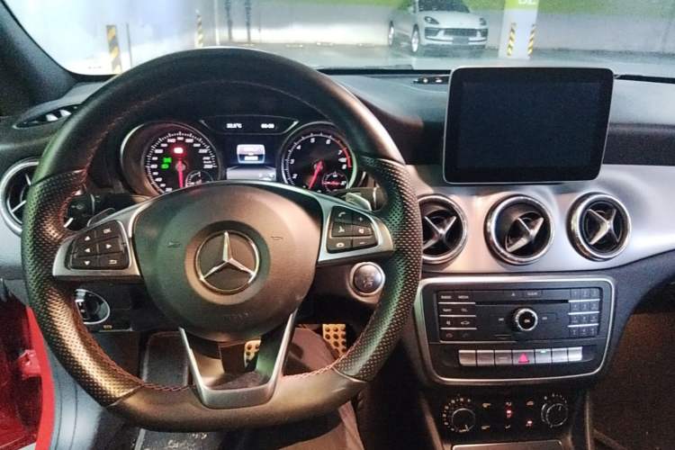 Used Mercedes-Benz CLA 2017 Refreshed CLA 220 4MATIC Center Console