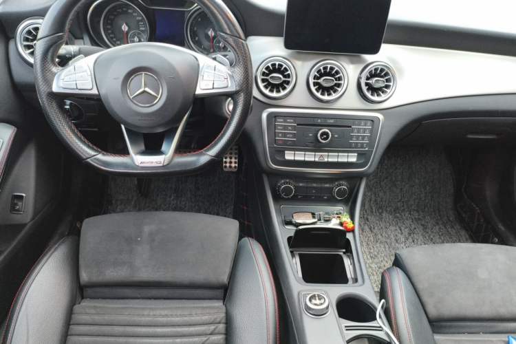 Used Mercedes-Benz CLA 2017 Refreshed CLA 220 4MATIC Center Console