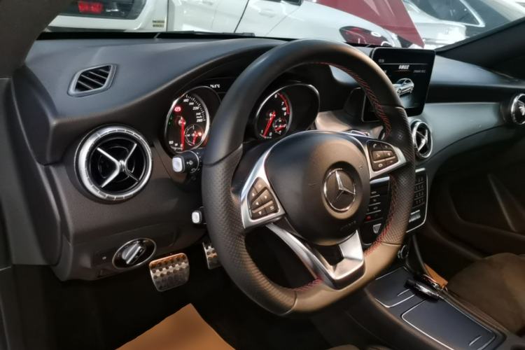 Used Mercedes-Benz CLA 2017 Refreshed CLA 220 4MATIC Center Console