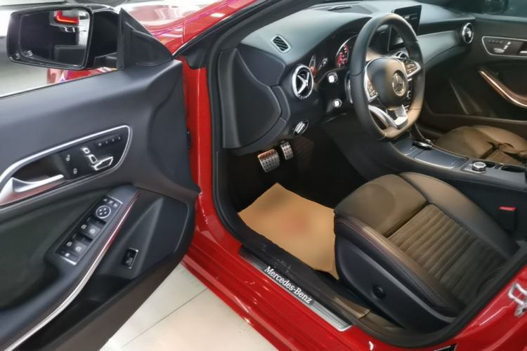 Used Mercedes-Benz CLA 2017 Refreshed CLA 220 4MATIC Driver Seat