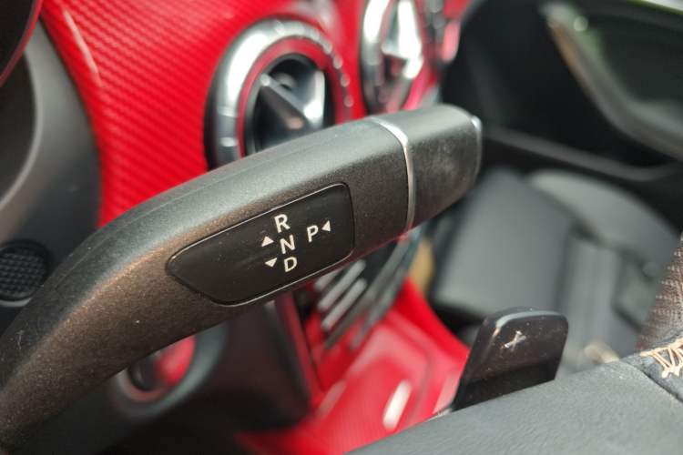 Used Mercedes-Benz CLA 2017 Refreshed CLA 200 Sport Edition Gear Lever