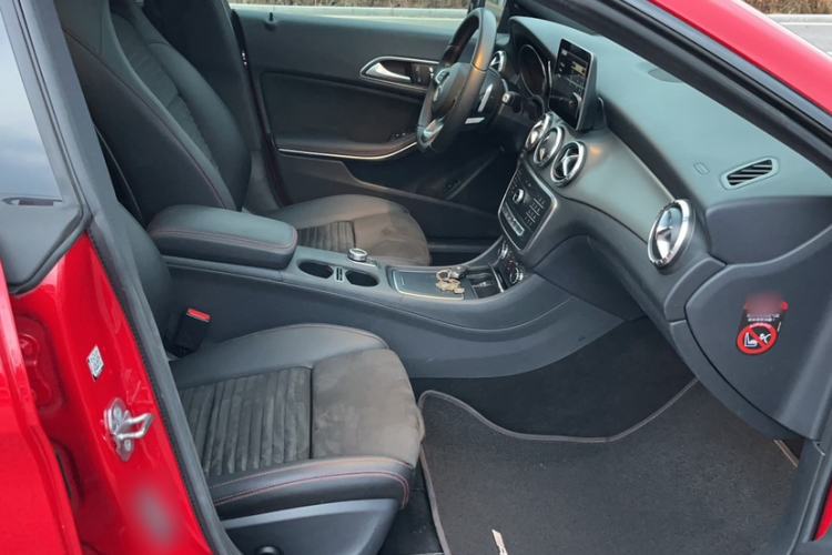 Used Mercedes-Benz CLA 2017 Refreshed CLA 220 4MATIC Interior 4