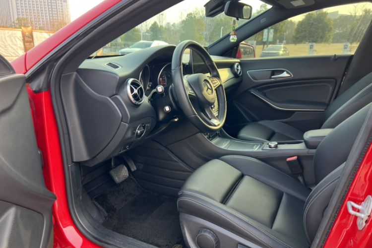 Used Mercedes-Benz CLA 2017 Refreshed CLA 200 Sport Edition Left Front Seat