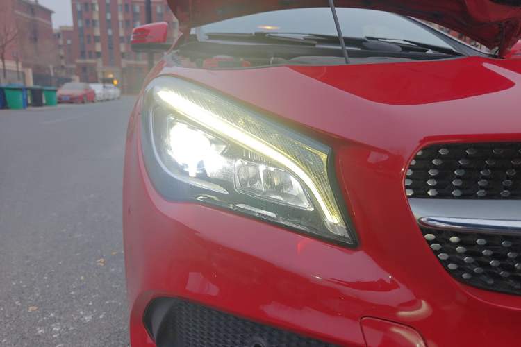 Used Mercedes-Benz CLA 2017 Facelifted CLA 200 Stylish Edition Right Front Headlight