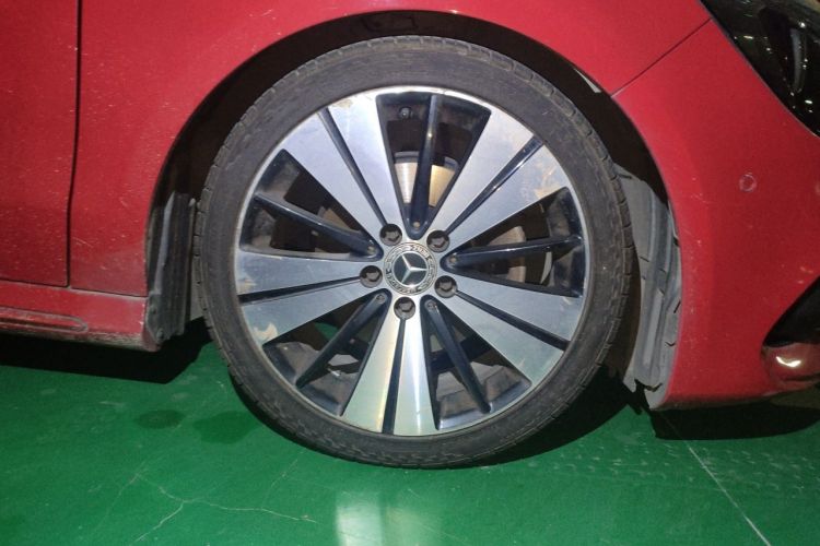 Used Mercedes-Benz CLA 2017 Facelifted CLA 200 Stylish Edition Right Front Wheel Hub