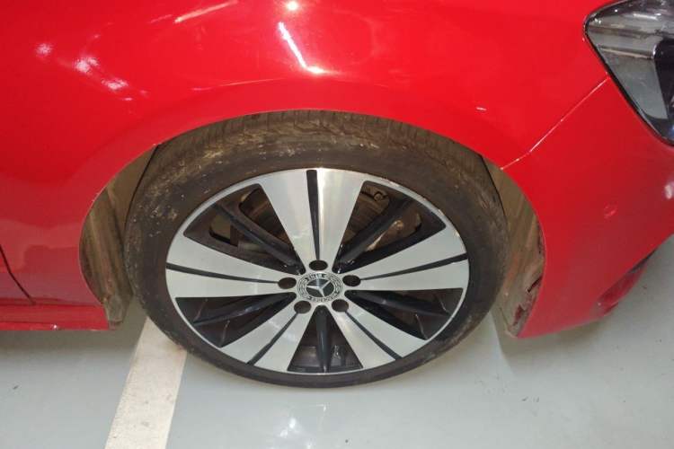 Used Mercedes-Benz CLA 2017 Facelifted CLA 200 Stylish Edition Right Front Wheel Hub