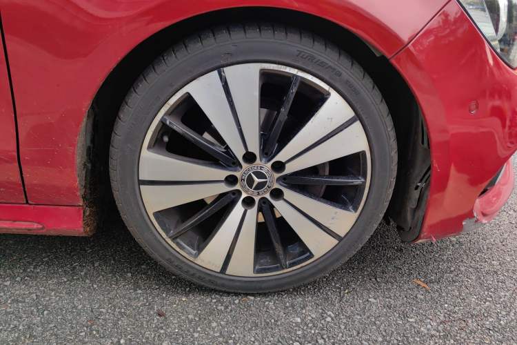 Used Mercedes-Benz CLA 2017 Facelifted CLA 200 Stylish Edition Right Front Wheel Hub