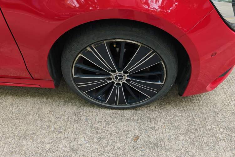 Used Mercedes-Benz CLA 2017 Facelifted CLA 200 Stylish Edition Right Front Wheel Hub