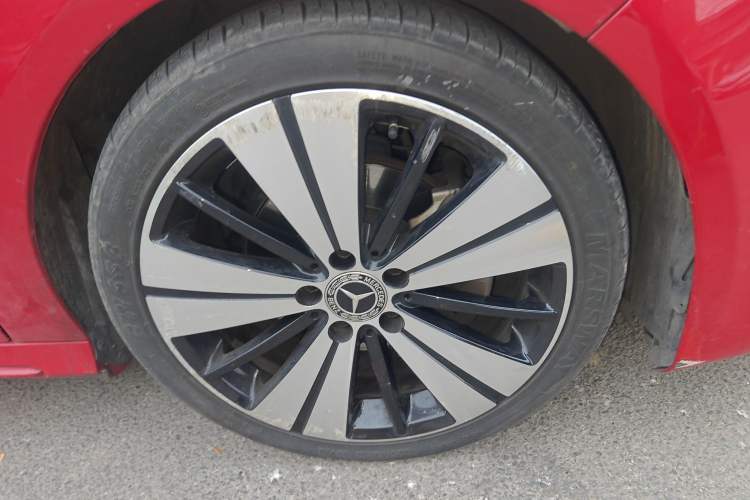Used Mercedes-Benz CLA 2017 Facelifted CLA 200 Stylish Edition Right Front Wheel Hub