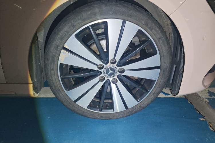 Used Mercedes-Benz CLA 2017 Facelifted CLA 200 Stylish Edition Right Front Wheel Hub