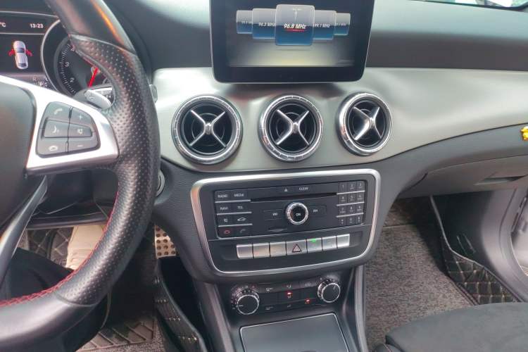 Used Mercedes-Benz CLA 2017 CLA 220 4MATIC Audio And AC Panel