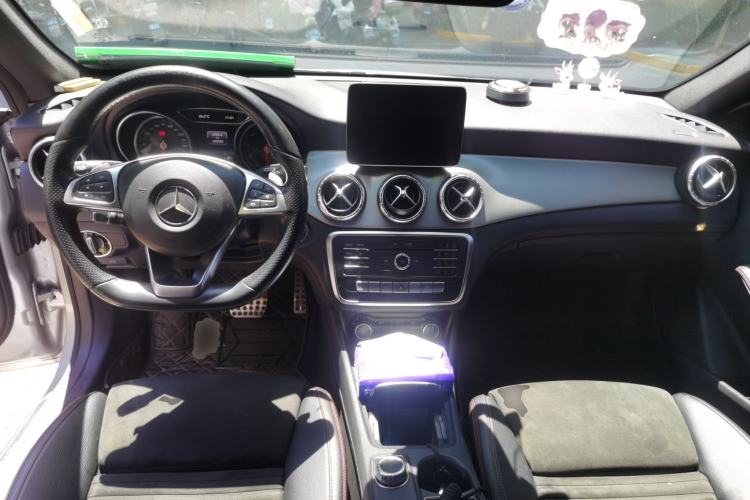 Used Mercedes-Benz CLA 2017 Refreshed CLA 220 4MATIC Center Console