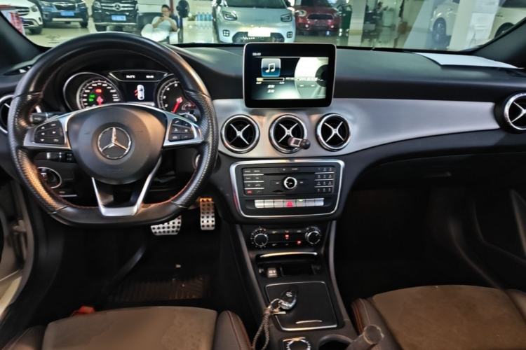 Used Mercedes-Benz CLA 2017 CLA 220 4MATIC Center Console