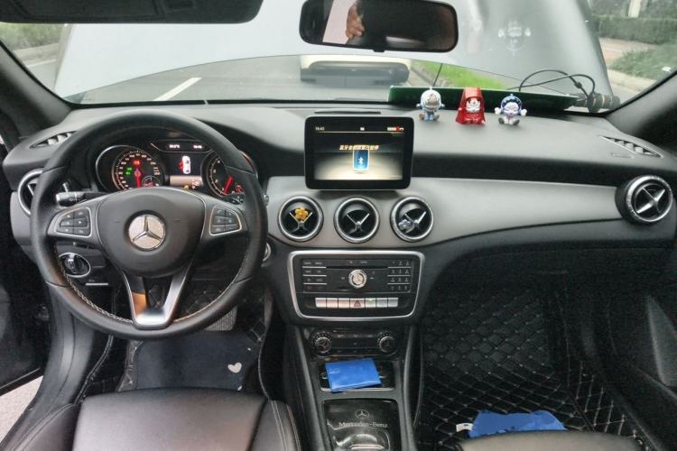 Used Mercedes-Benz CLA 2017 CLA 200 Style Edition Center Console