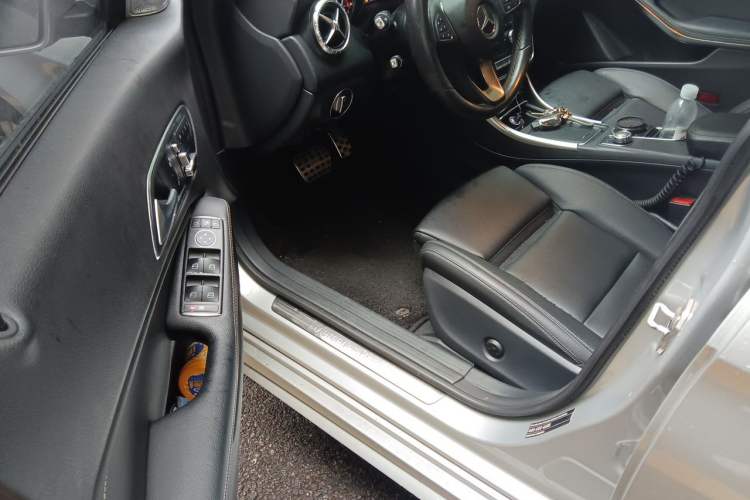 Used Mercedes-Benz CLA 2017 Facelifted CLA 200 Stylish Edition Driver Seat